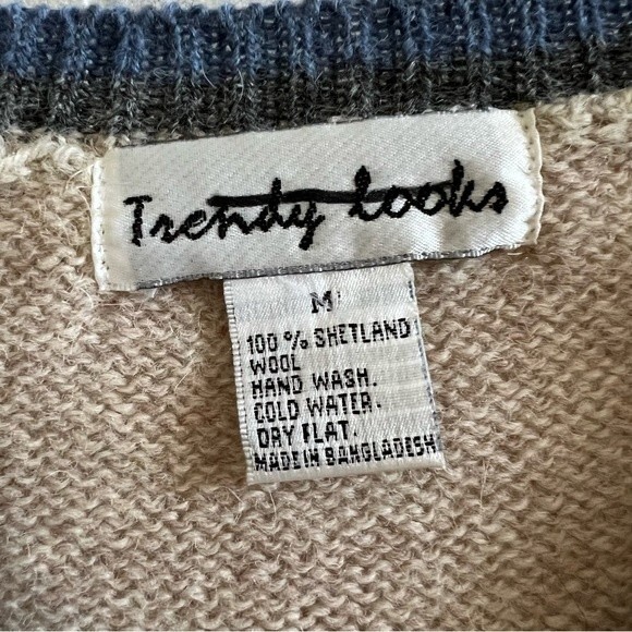 Shetland Wool V-neck Sweater - Picture 2 of 8